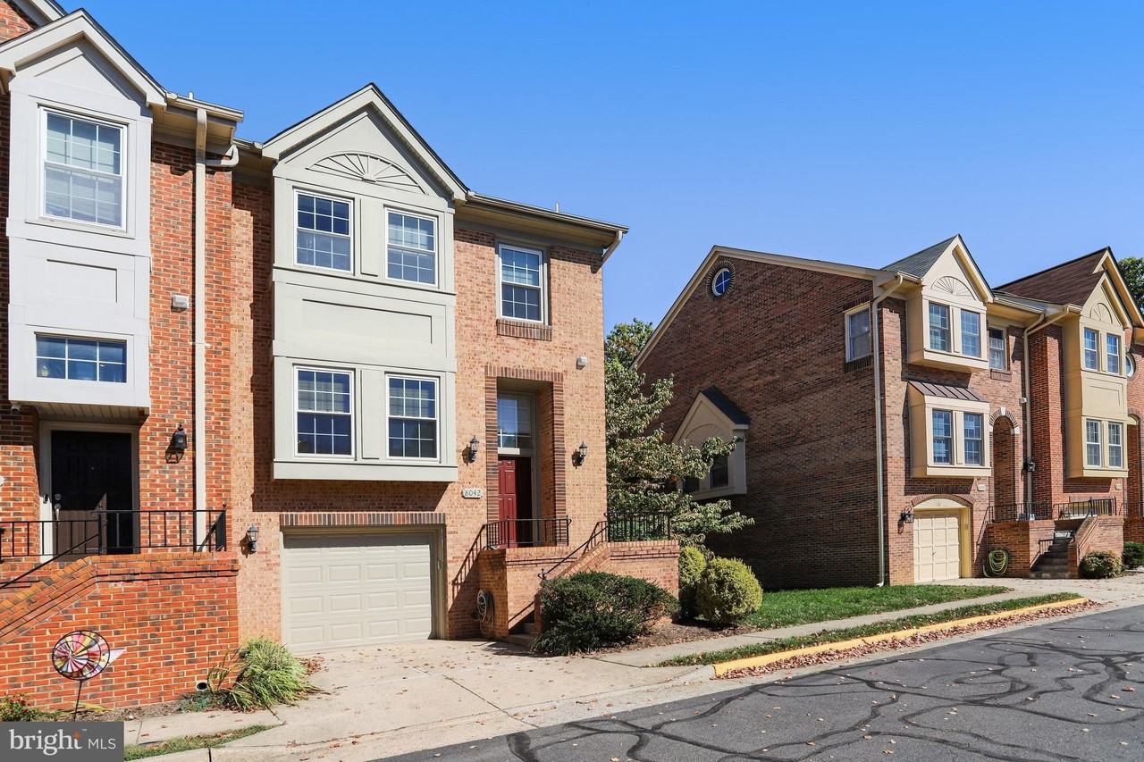 8042 Merry Oaks Ct - Photo 4 of 50