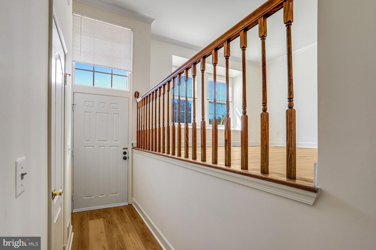 8042 Merry Oaks Ct - Photo 6 of 50