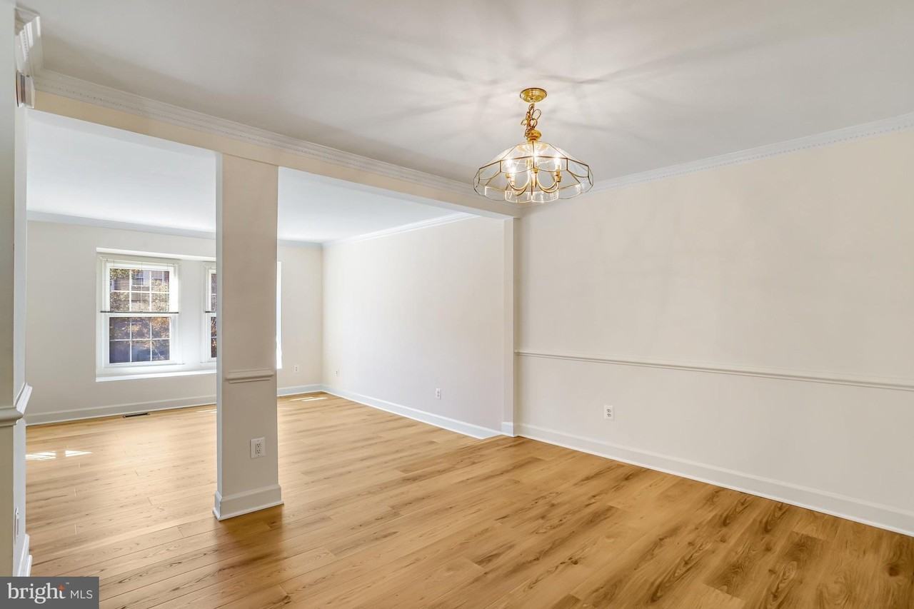 8042 Merry Oaks Ct - Photo 7 of 50