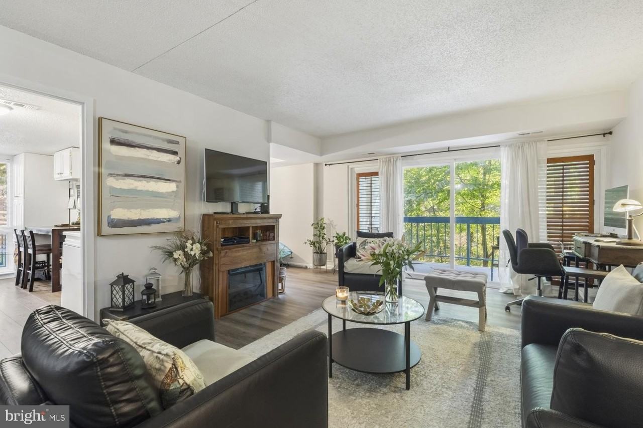 11815 Breton Ct #12B - Photo 3 of 20