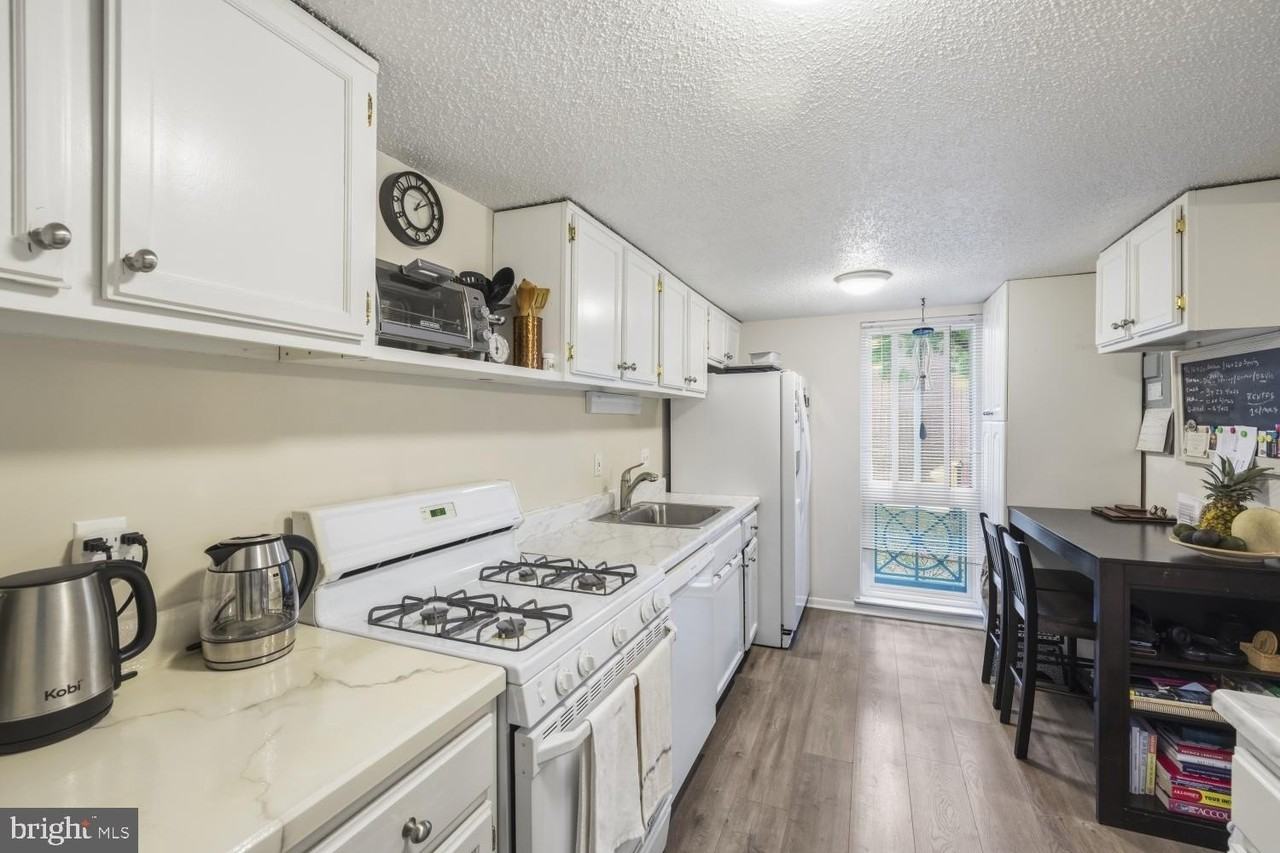 11815 Breton Ct #12B - Photo 4 of 20