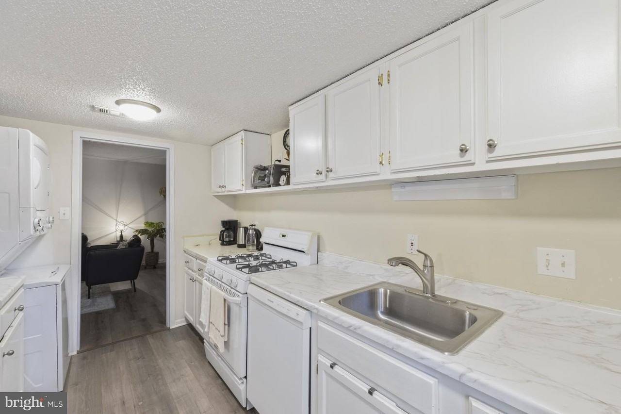 11815 Breton Ct #12B - Photo 7 of 20