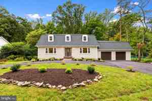 featured image of 4408 Banff St