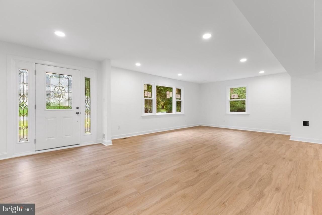 4408 Banff St - Photo 3 of 38