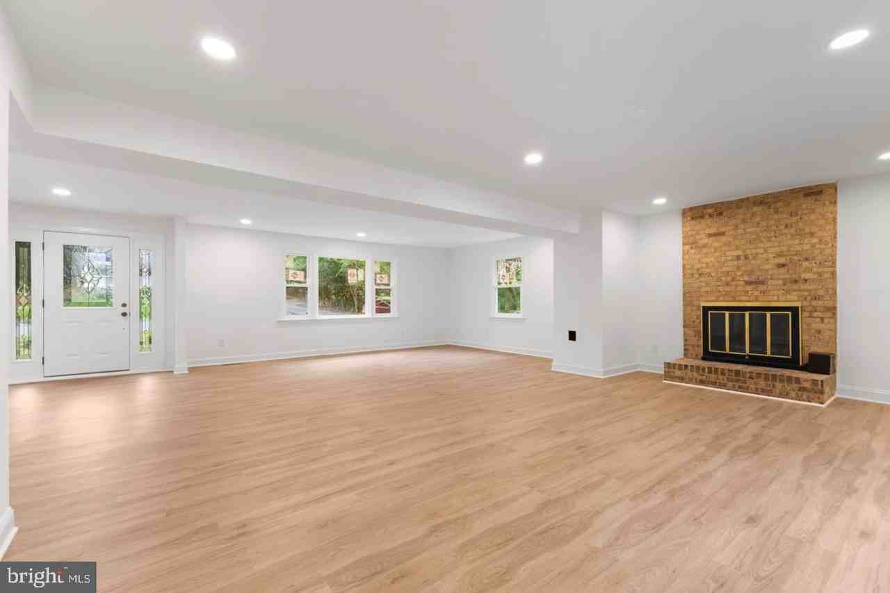 4408 Banff St - Photo 7 of 38