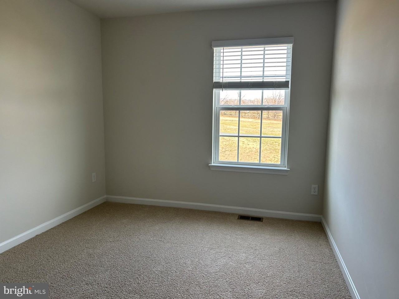 131 Rae Ct - Photo 3 of 22