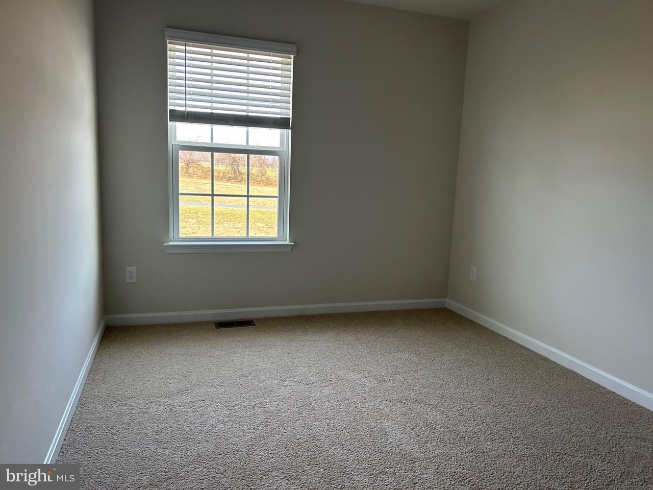131 Rae Ct - Photo 5 of 22