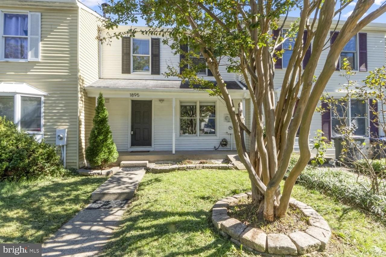 1895 Pohick Creek Ct - Photo 2 of 25
