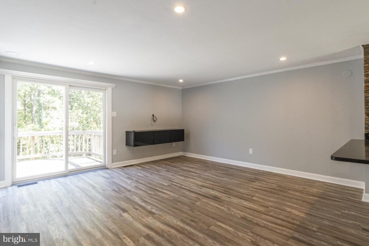1895 Pohick Creek Ct - Photo 5 of 25