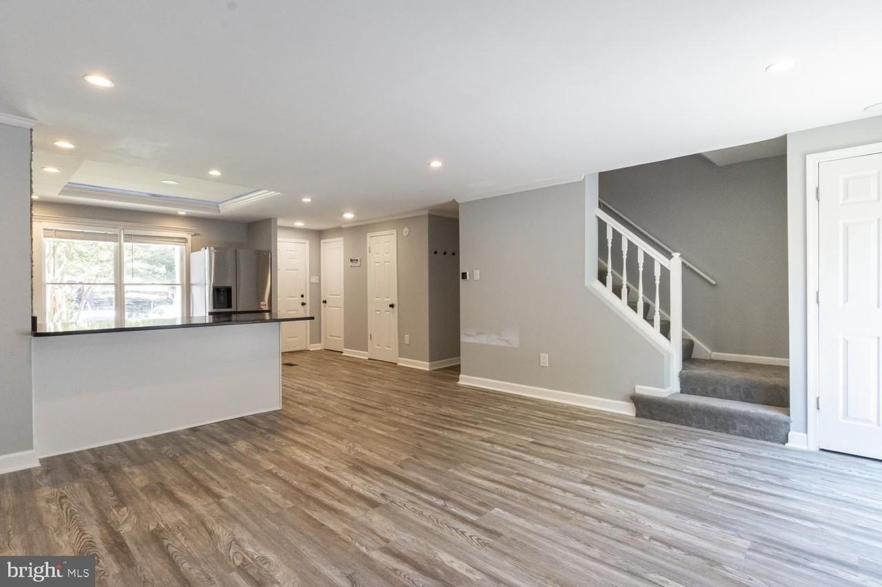 1895 Pohick Creek Ct - Photo 6 of 25