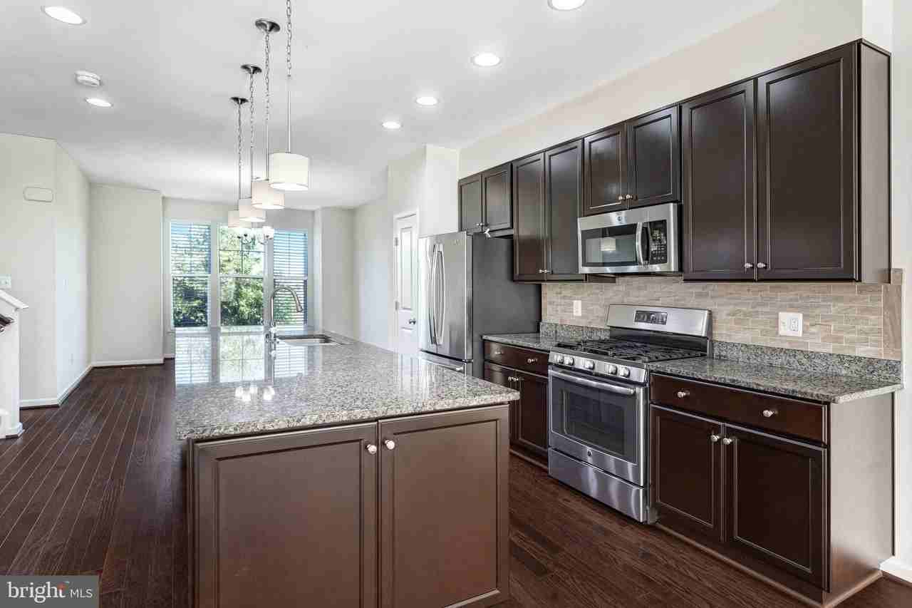 8940 Dahlgren Ridge Rd - Photo 4 of 36