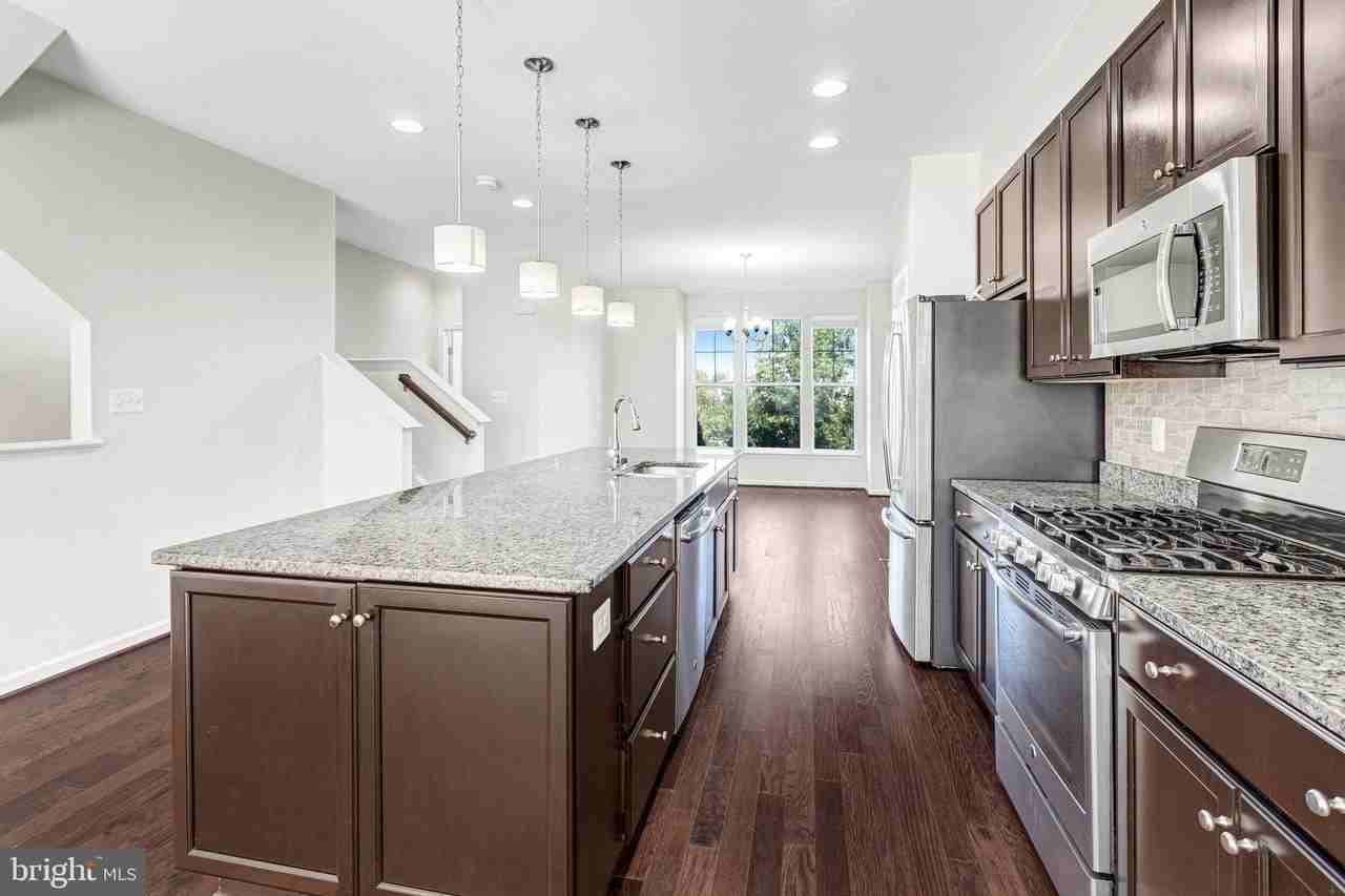 8940 Dahlgren Ridge Rd - Photo 5 of 36