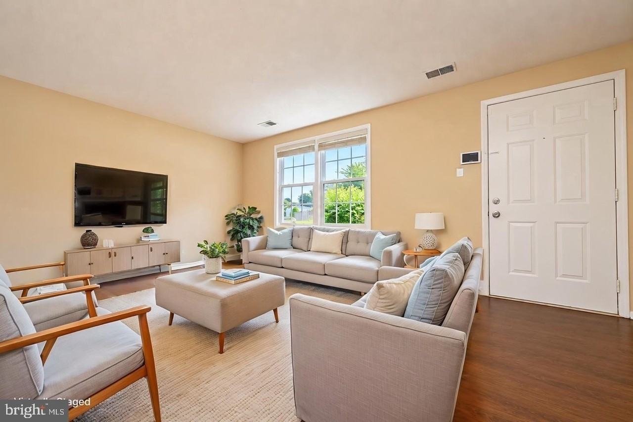 13508 Getty Ln - Photo 2 of 21