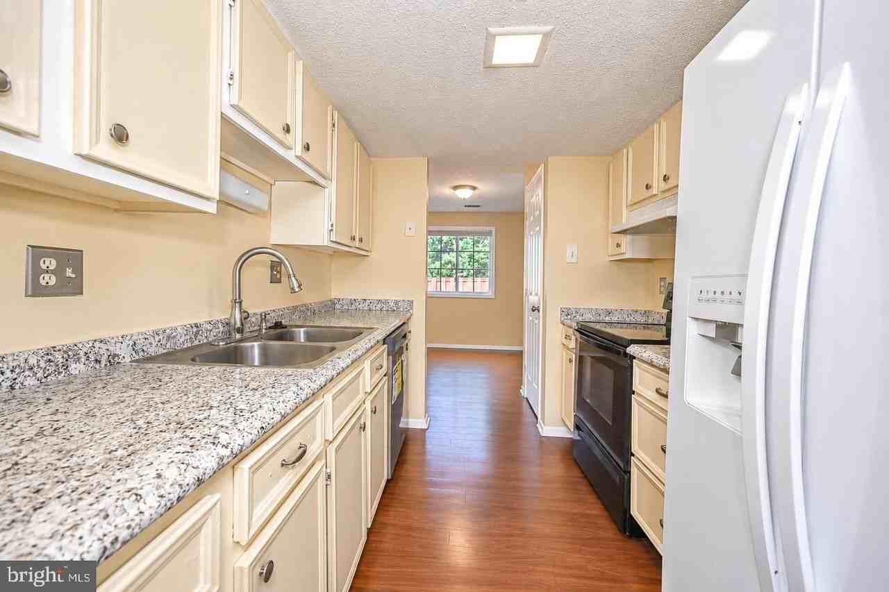 13508 Getty Ln - Photo 4 of 21