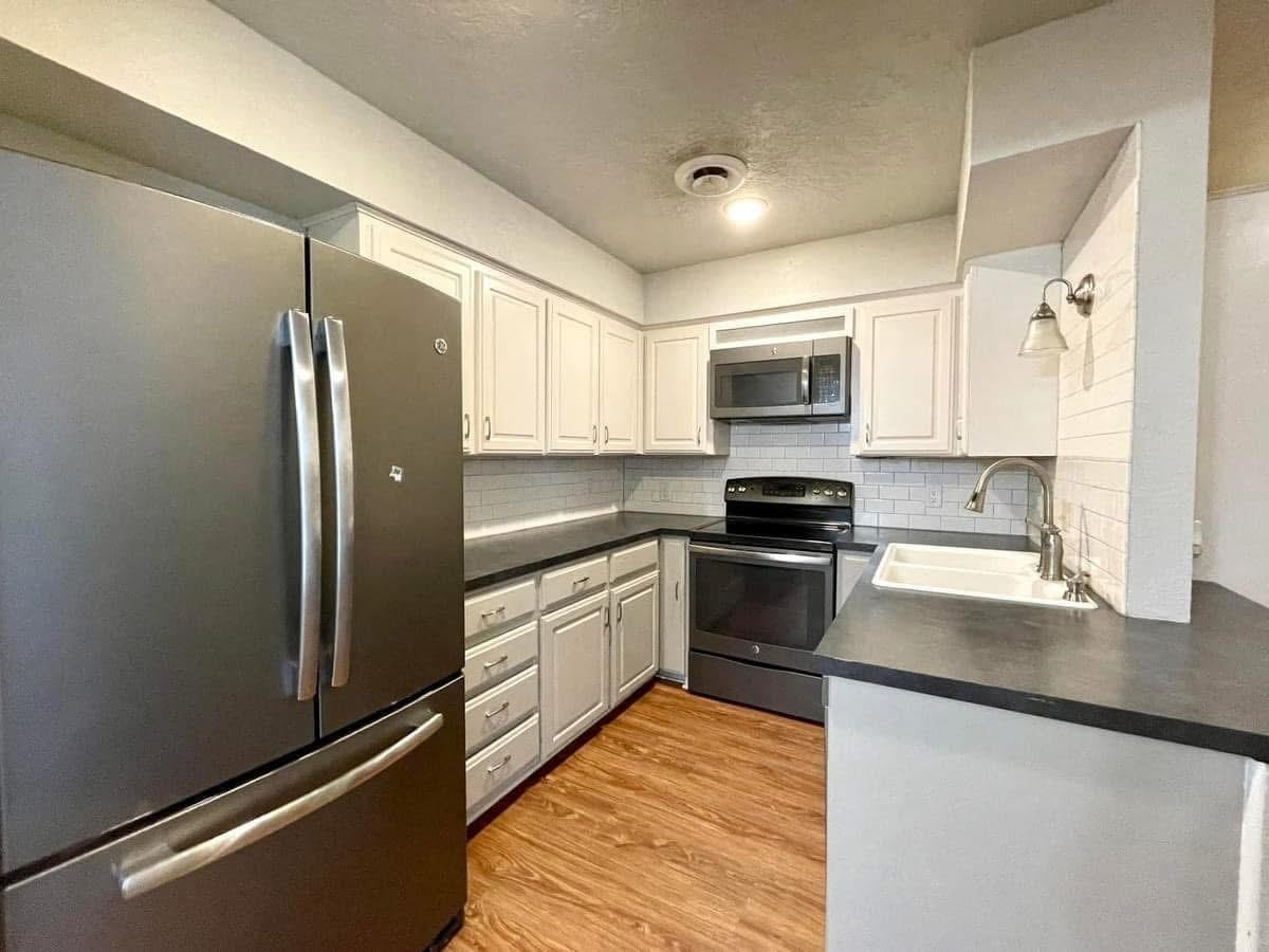 1432 S Stoneridge Mnr #1 - Photo 3 of 21