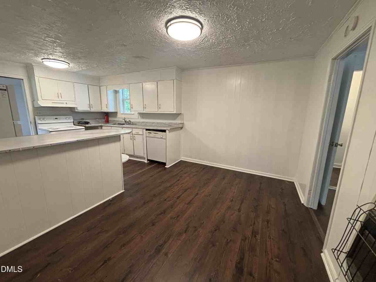 87 Robert Thompson Rd - Photo 6 of 50