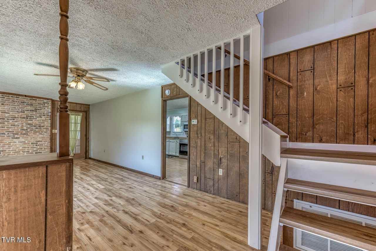 867 Mayberry Rd - Photo 4 of 50