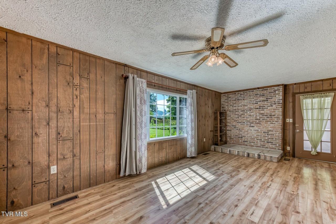 867 Mayberry Rd - Photo 5 of 50