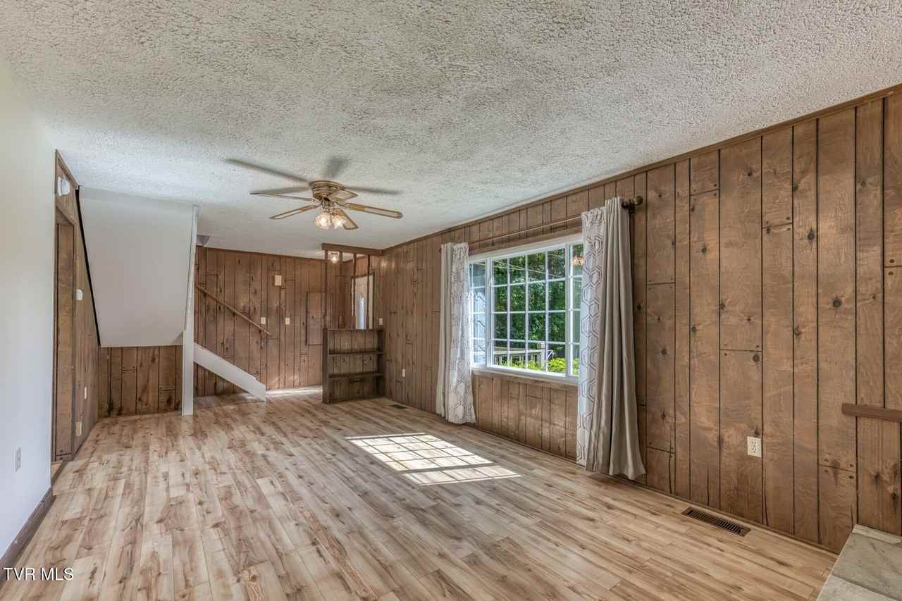 867 Mayberry Rd - Photo 7 of 50