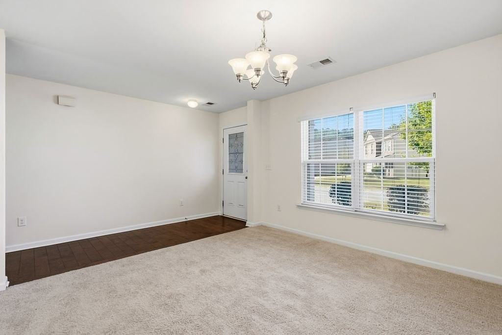31 Ravencrest Dr - Photo 4 of 15