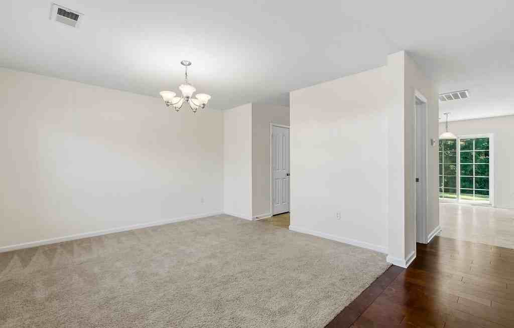 31 Ravencrest Dr - Photo 5 of 15