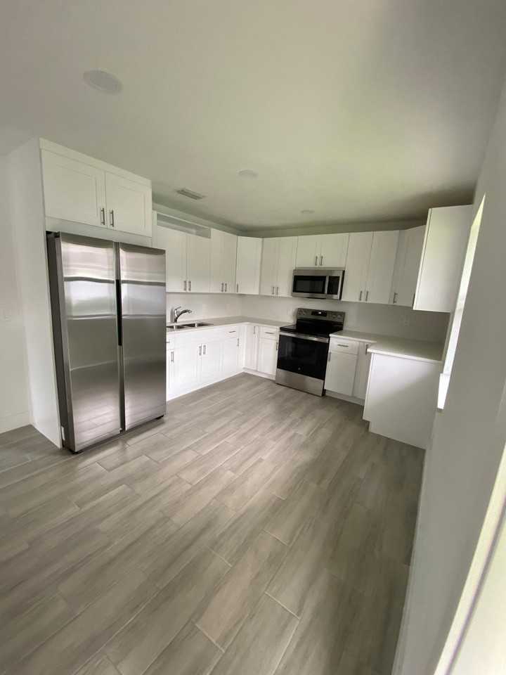 224 Jackson Ave #1 - Photo 3 of 18