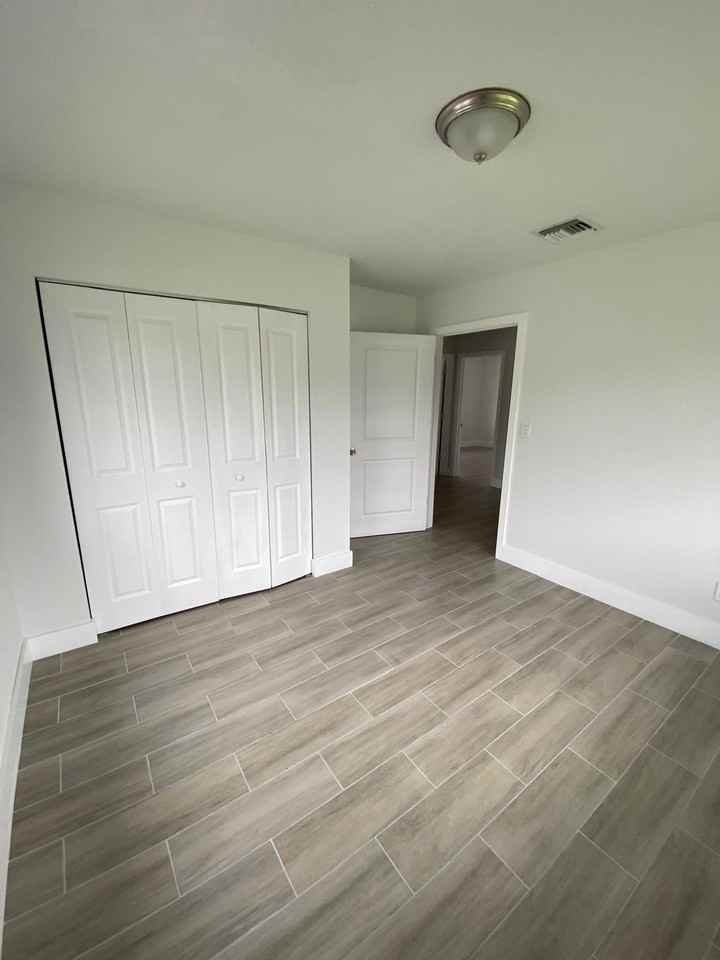 224 Jackson Ave #1 - Photo 6 of 18