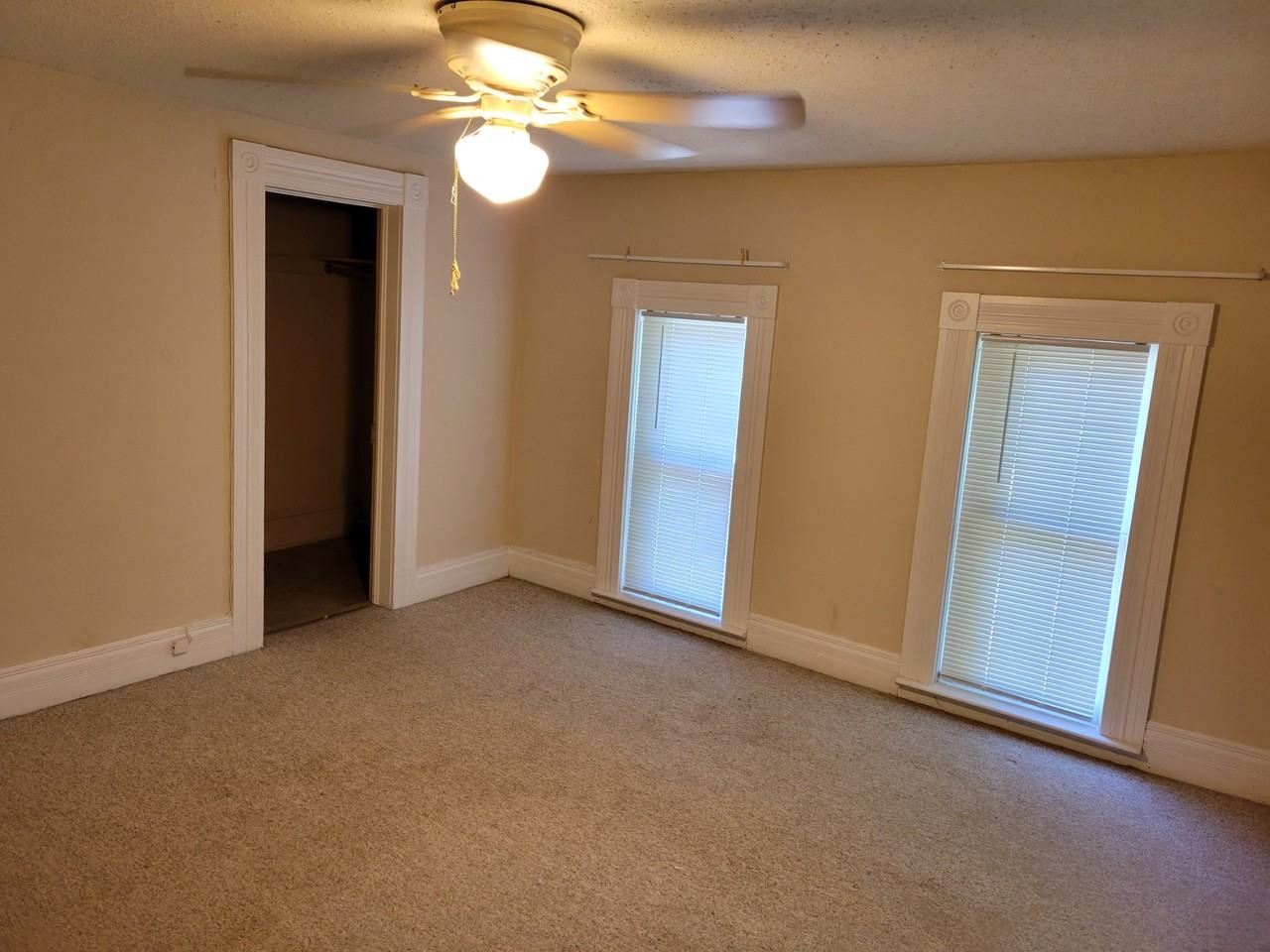 302 S 5th Ave #3 - Photo 6 of 11