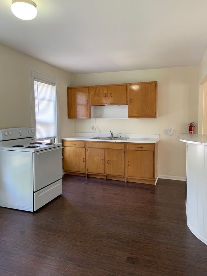 216 W Center St #2 - Photo 6 of 18