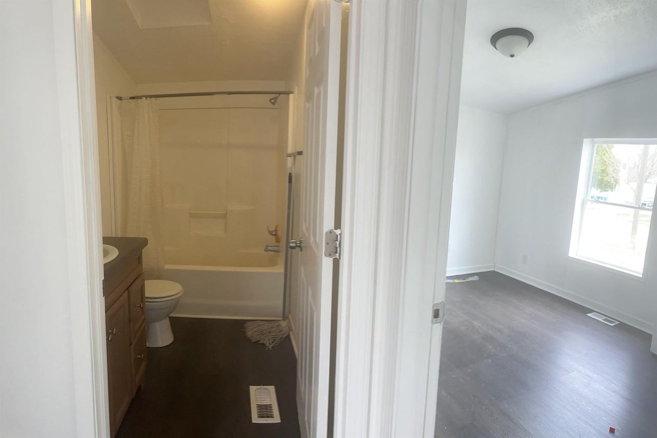 1548 Cedar St #1 - Photo 4 of 10