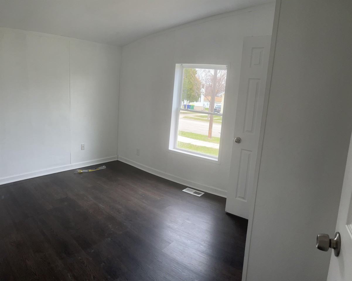1548 Cedar St #1 - Photo 6 of 10