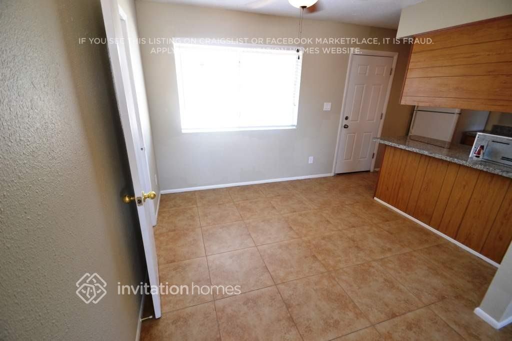 1113 E Winston Dr - Photo 4 of 13