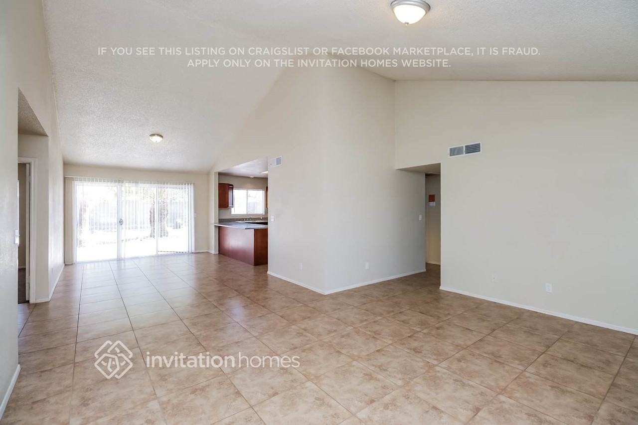 19001 N 46th Ave - Photo 3 of 21
