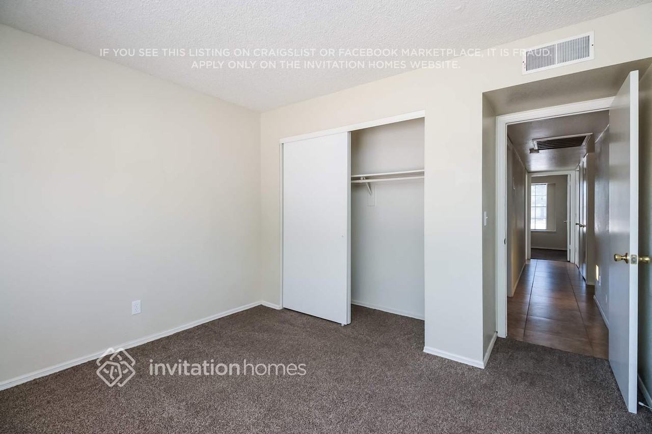19001 N 46th Ave - Photo 7 of 21