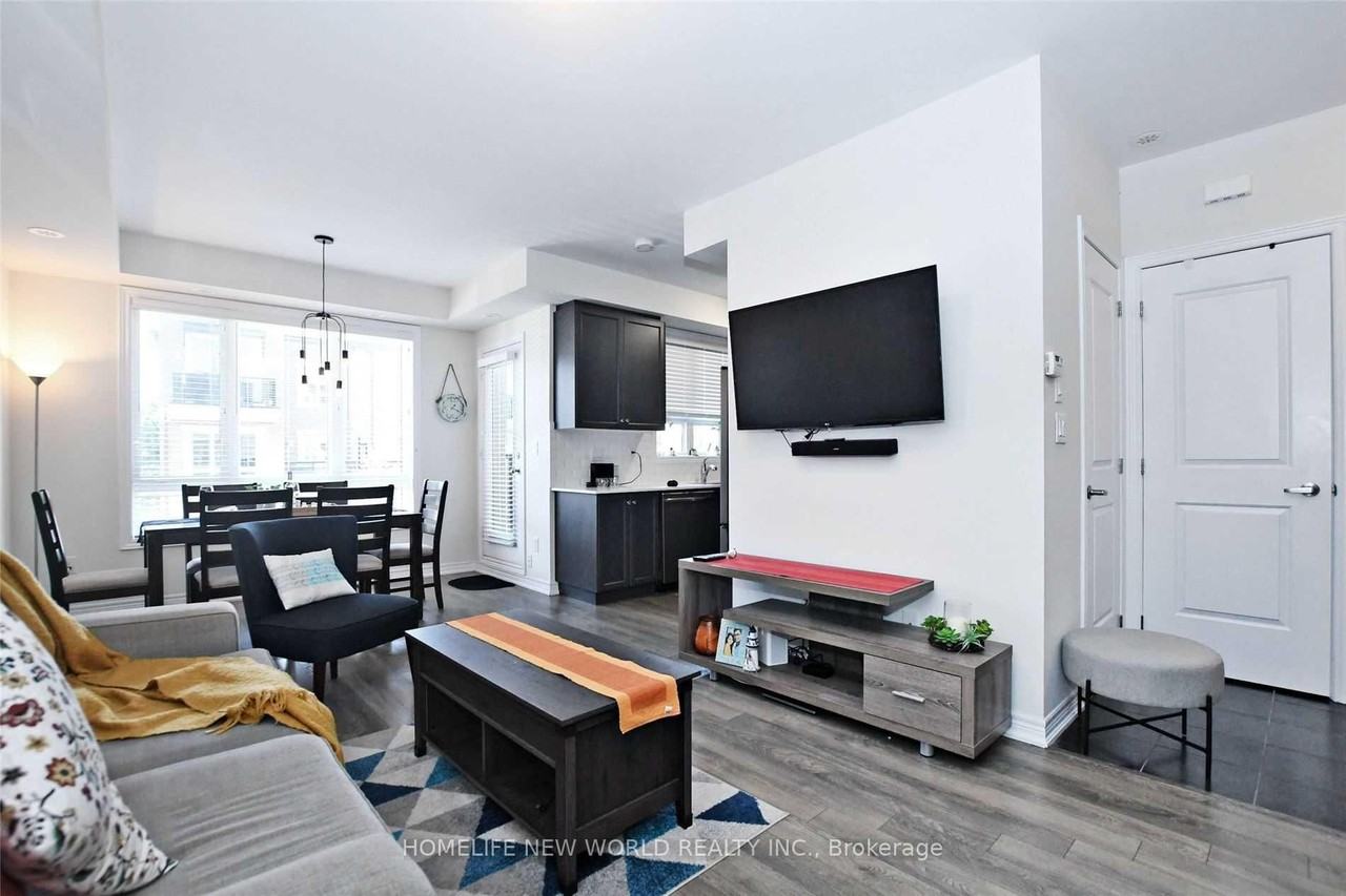 105 Kayla Crescent - Photo 3 of 9