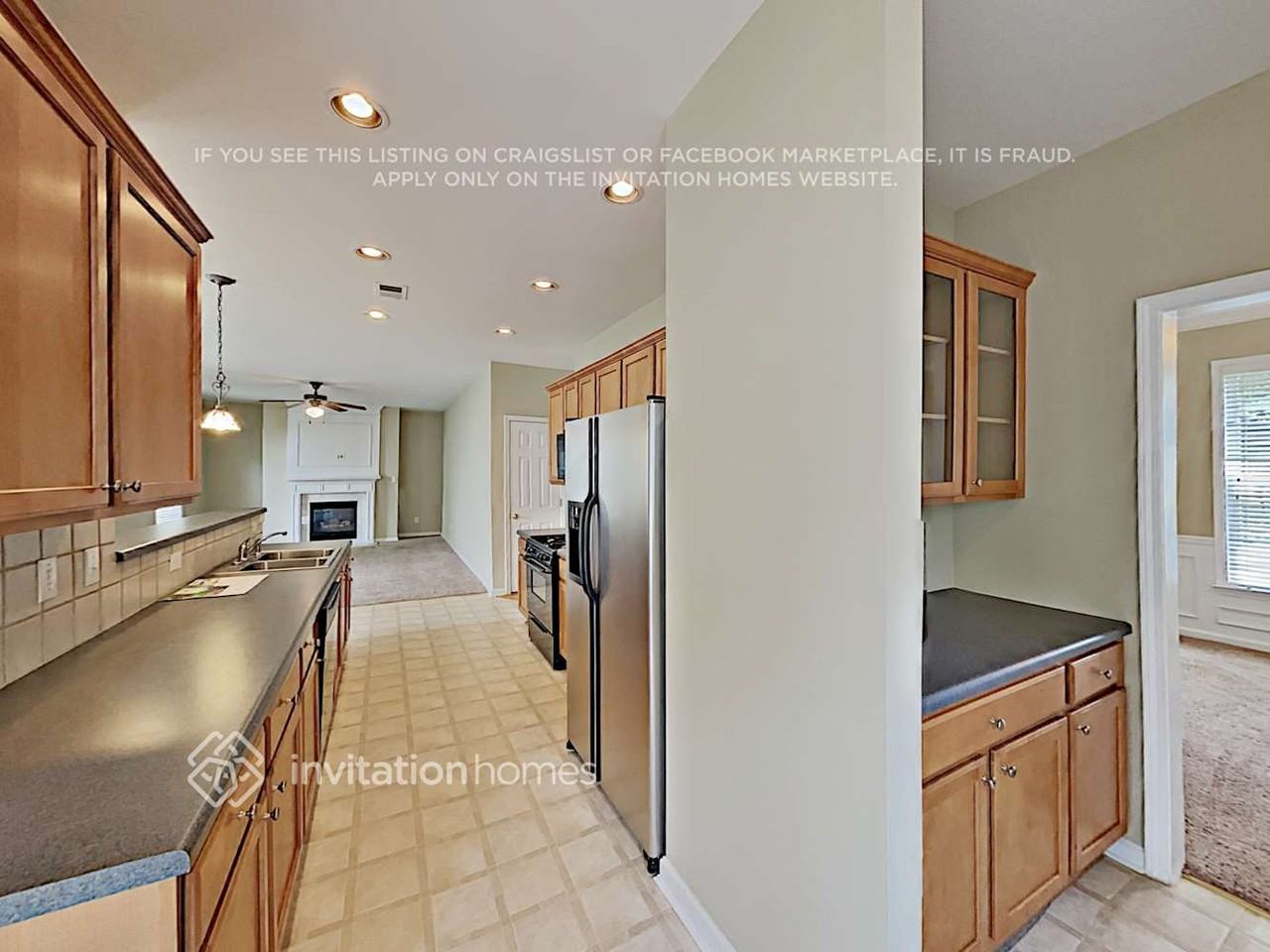 4541 Columbus Cir - Photo 5 of 18