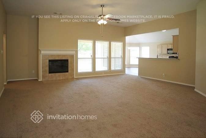 1704 Windcastle Dr - Photo 4 of 13