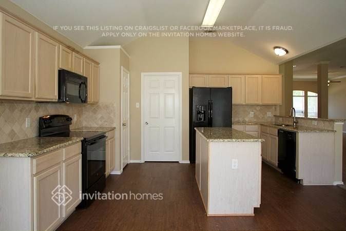 1704 Windcastle Dr - Photo 5 of 13