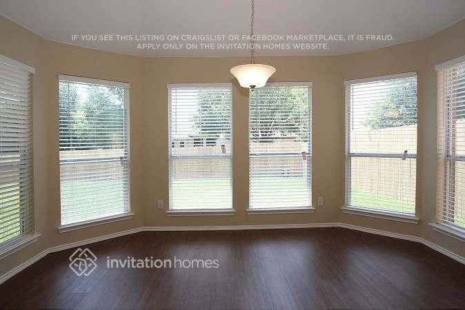 1704 Windcastle Dr - Photo 7 of 13