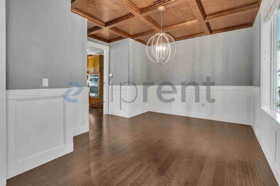 6515 Quincy Ave Se - Photo 6 of 49