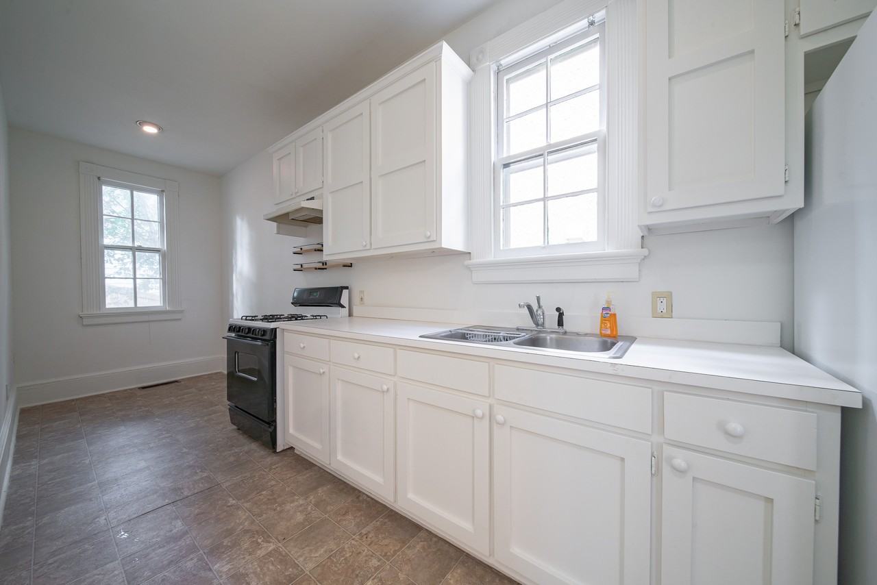 106 7th St #B - Photo 3 of 15