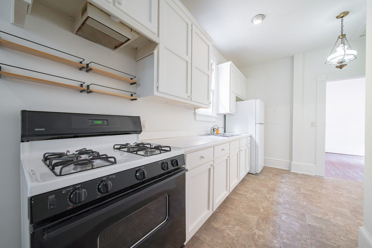 106 7th St #B - Photo 4 of 15