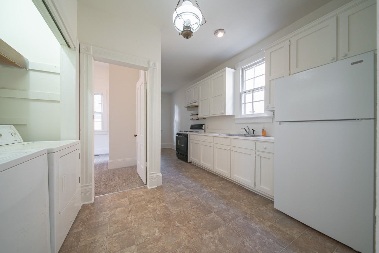 106 7th St #B - Photo 5 of 15