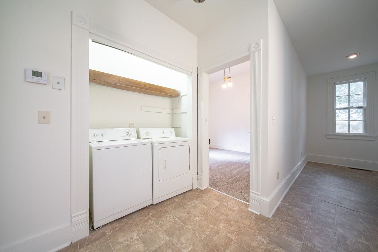 106 7th St #B - Photo 6 of 15