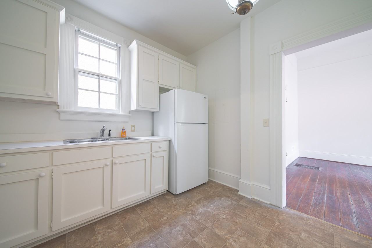 106 7th St #B - Photo 7 of 15