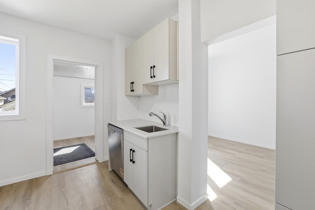 512 Atlantic Avenue - Photo 4 of 14