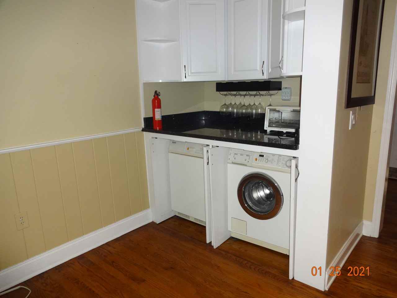 1145 Delaney Avenue - Photo 4 of 30