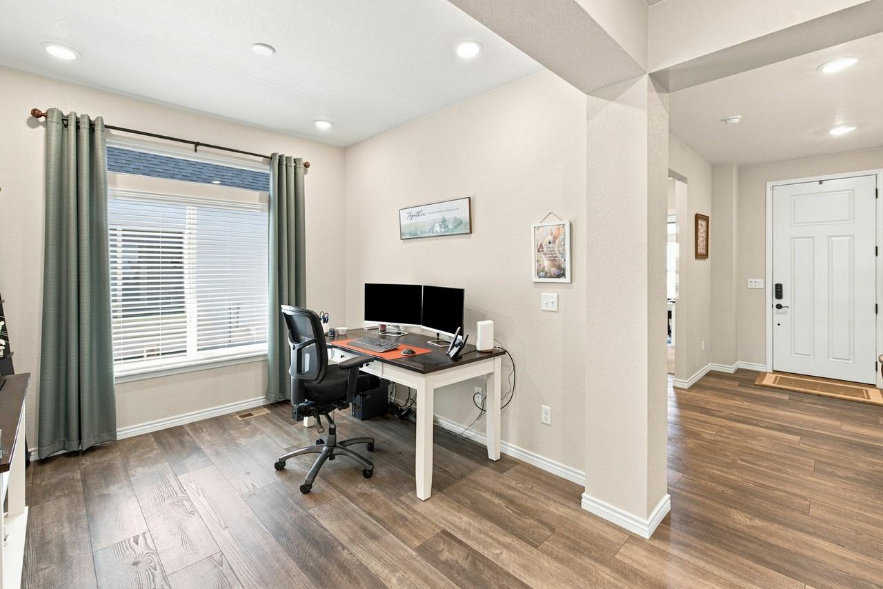 6001 Bennach Grv - Photo 2 of 50