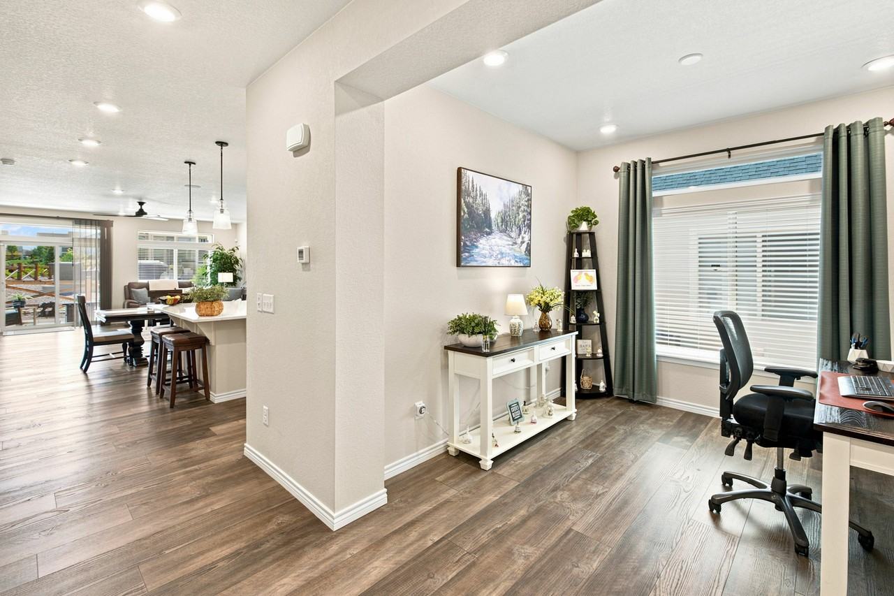 6001 Bennach Grv - Photo 3 of 50
