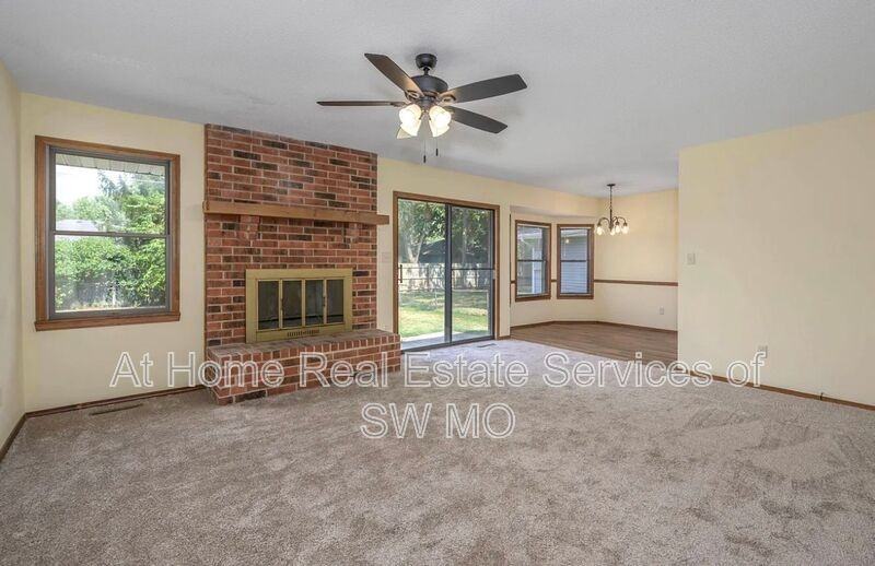 1141 E Cambridge St - Photo 2 of 10
